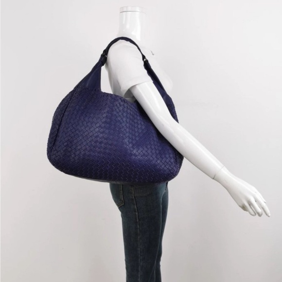 Bottega Veneta Intrecciato Woven Leather Shoulder Bag in Purple - Picture 2 of 16